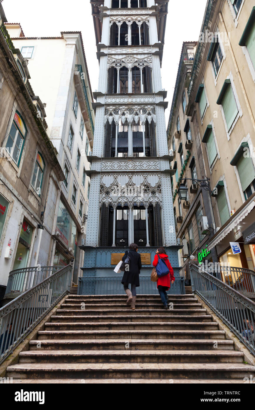 Elevador de Santa Justa. La Rua de Santa Justa. Barrio Baixa, Ciudad de Lisboa, Portogallo, Península Ibérica, Europa Foto Stock