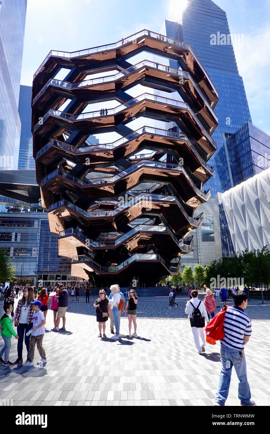 La nave, un arte pubblica struttura di arrampicata, ancore Hudson Yards Piazza all'estremità nord della linea alta, New York, NY, STATI UNITI D'AMERICA Foto Stock