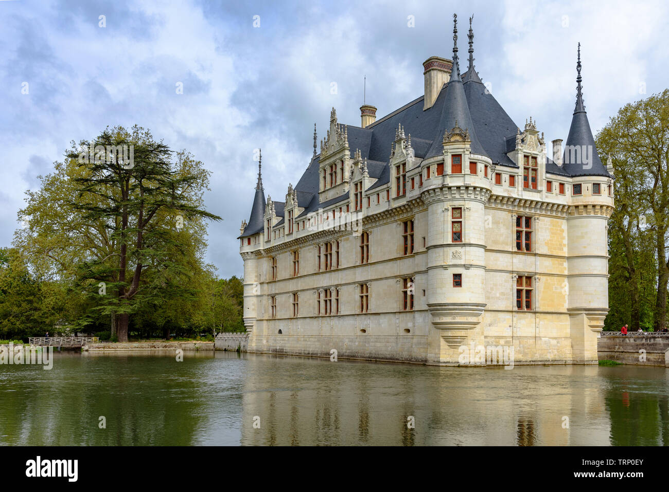 Château d'Azay-le-Rideau siede su un'isola del fiume Indre Foto Stock