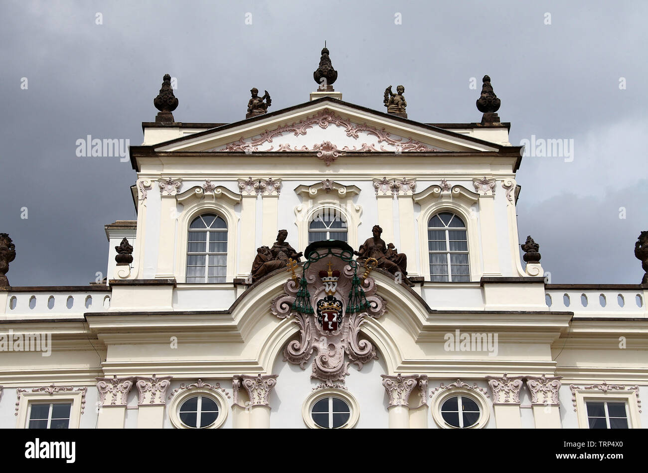 Arcivescovi Palace a Praga Piazza del Castello Foto Stock