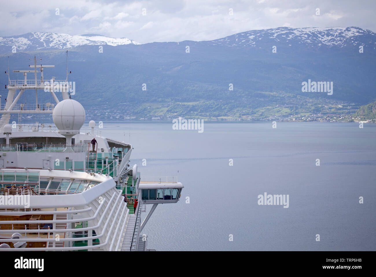 P&O nave da crociera vela lontano da flam nel Aurlandsfjord, Norvegia Foto Stock