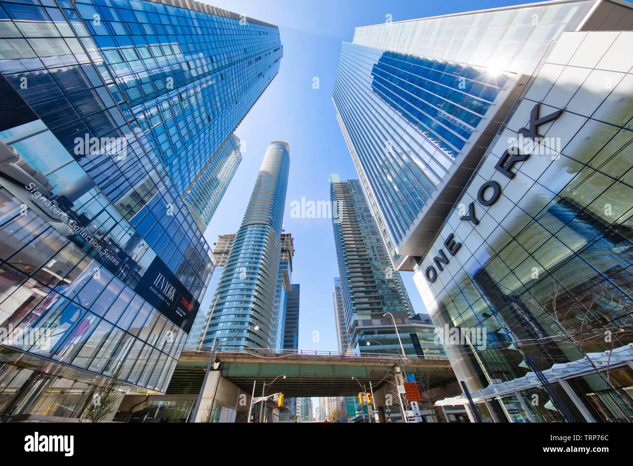 Toronto, Ontario, Canada-5 Aprile, 2019: Scenic Toronto financial district skyline e architettura moderna Foto Stock