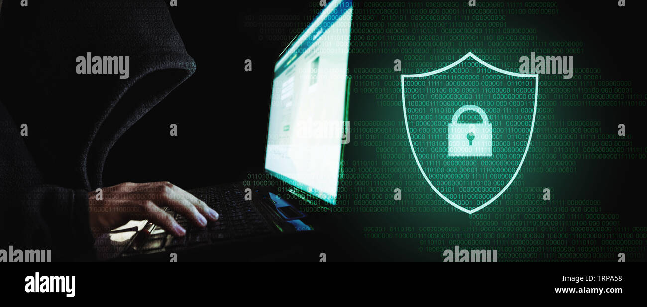 I dati digitali del sistema di sicurezza e protezione. Anonimo il pirata informatico tenta di hacking sul computer portatile Foto Stock