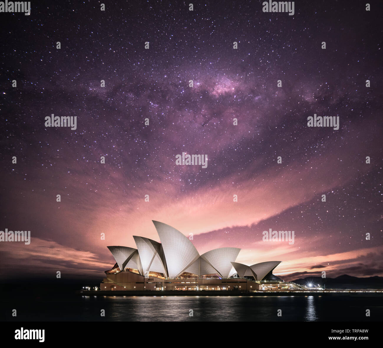 La Sydney Opera House sotto il australiano splendido cielo notturno. Foto Stock