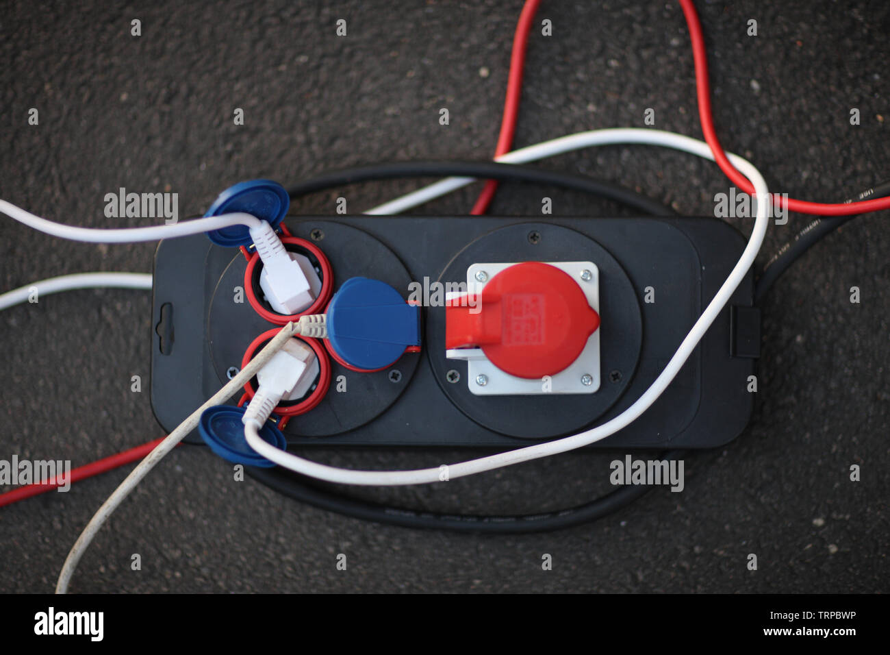 Di mobile prese elettriche con fili ostruito Foto Stock