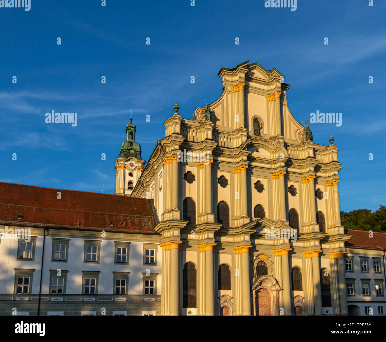 Monastero Kloster Fürstenfeld in golden ora tramonto, viaggi Baviera Germania Foto Stock