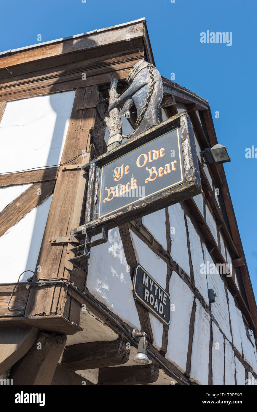 Ye Olde Black Bear Inn a Tewkesbury è il più antico pub in Gloucestershire avendo aperto 700 anni fa. Esso è attualmente chiuso. Foto Stock