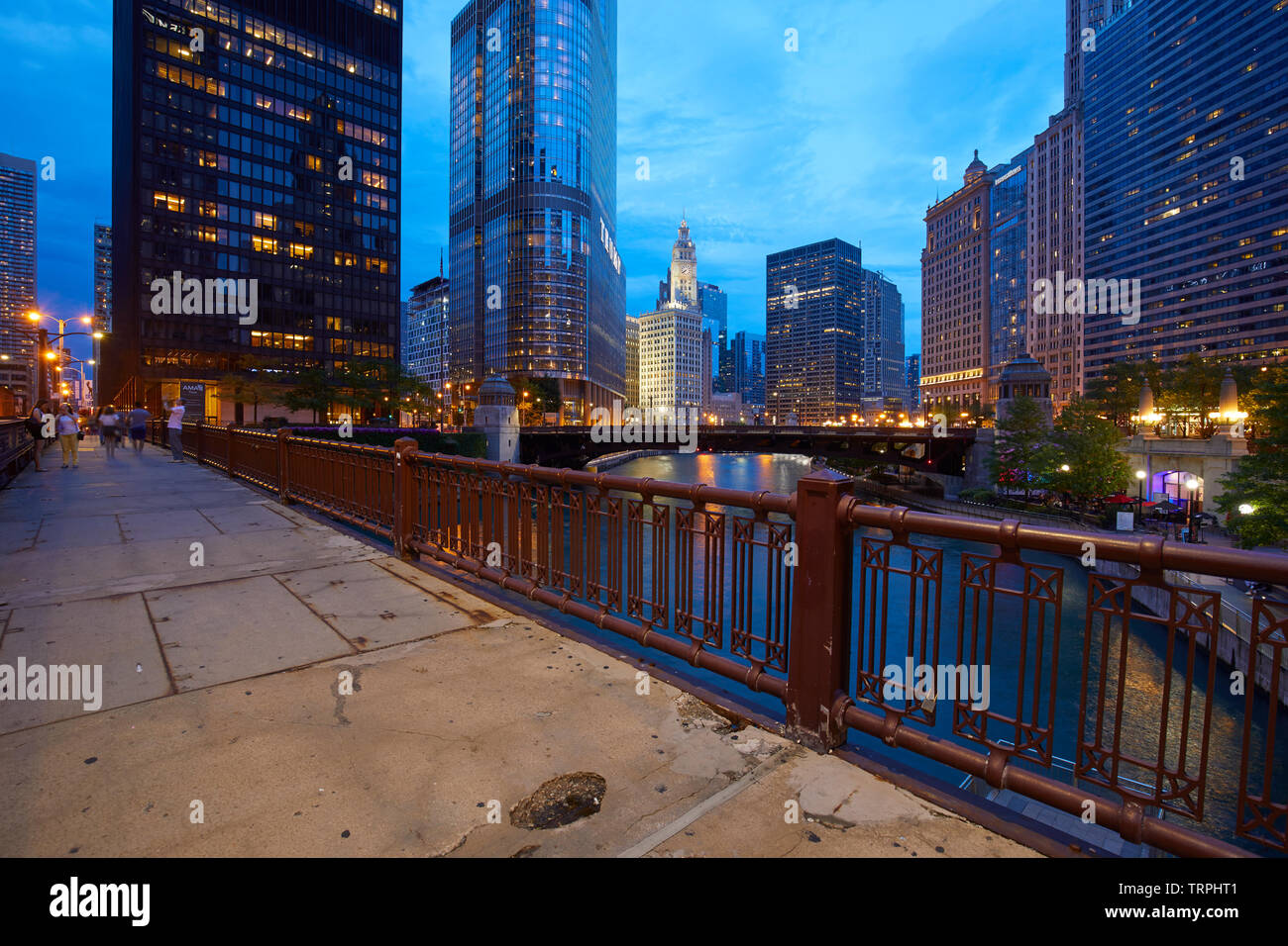 Wrigley Building lungo il fiume Chicago, Chicago, Illinois, Stati Uniti Foto Stock