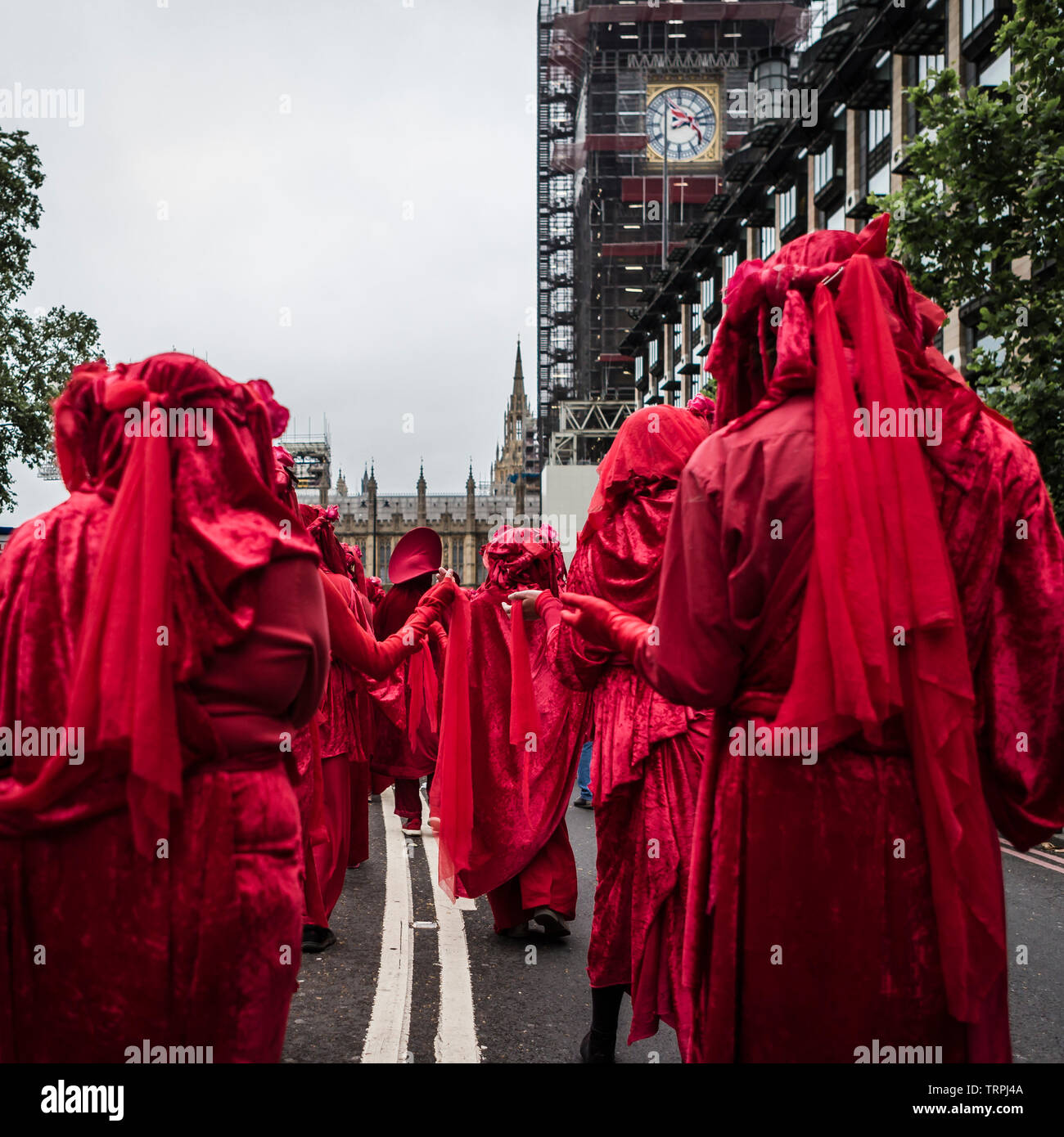 Londra, giugno 4, 2019. Brigata rossa protestare silenziosamente durante la Presidente Tump la visita di Stato nel Regno Unito Foto Stock