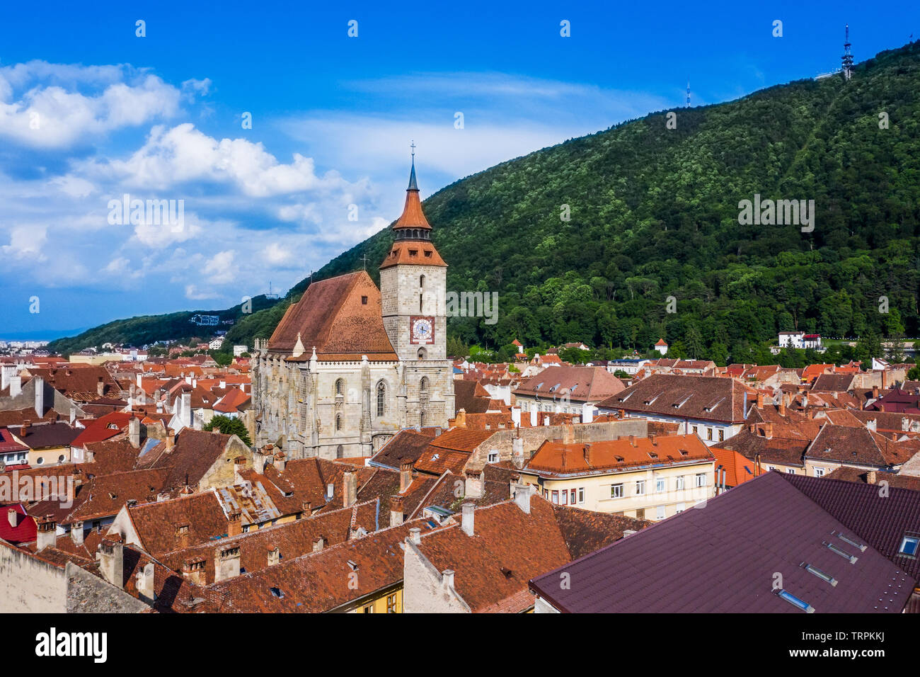 Brasov, in Transilvania. La Romania. Vista panoramica del centro storico e di montagna di Tampa. Foto Stock