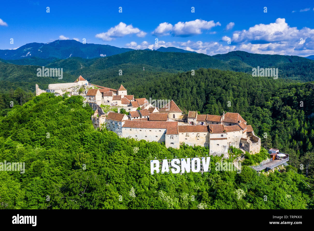 Brasov, Transilvania, Romania. Vista aerea della fortezza Rasnov. Foto Stock