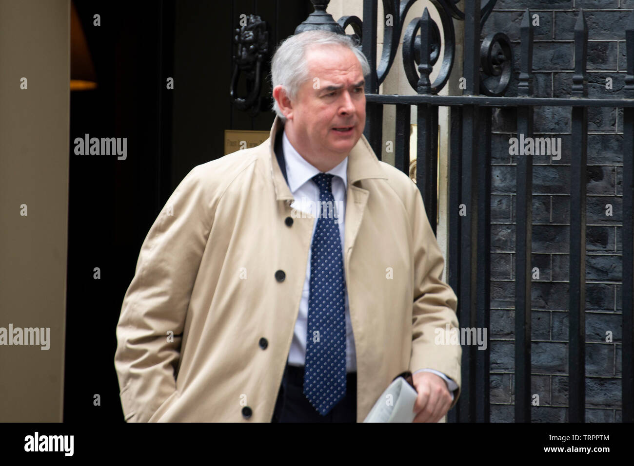 Londra, Regno Unito. 11 Giugno, 2019. Geoffrey Cox QC, foglie di Downing Street a seguito di una riunione del gabinetto. Credito: Claire Doherty/Alamy Live News Foto Stock