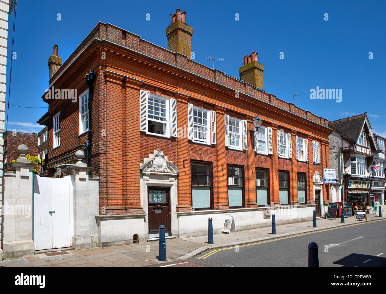 Una chiusa National Westminster Bank a Hythe High Street, Kent. Foto Stock