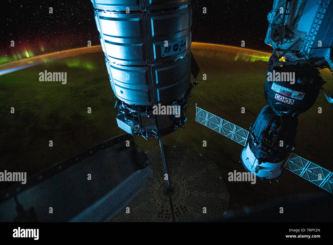 Il pianeta terra è visto dalla stazione spaziale internazionale. Colori brillanti vista satellitare del nostro pianeta. L'immagine è una mano fuori dalla NASA Foto Stock
