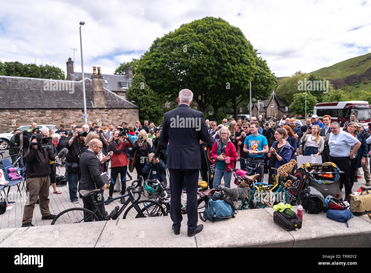 Martedì 11 Giugno 2019. Edimburgo, Scozia. I partecipanti prendono parte nel sostenere le strade più sicure Bill dimostrazione presso il Parlamento Scozzese. Essi lottano per supportare la piattaforma MSP Mark Ruskell il membro privato il disegno di legge per rendere 20mph la velocità predefinita limite per le aree edificate in Scozia (© fotografo - Andy Catlin www.andycatlin.com) Foto Stock