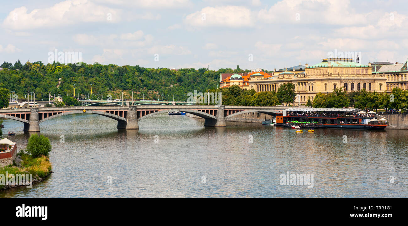 Ponte Manes, Manesuv la maggior parte, attraverso il fiume Moldava, Praga, Repubblica Ceca Foto Stock