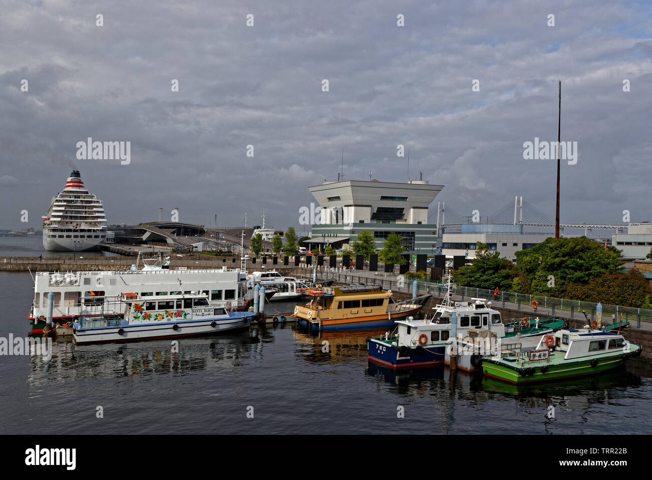 YOKOHAMA, Giappone, 20 Maggio 2019 : Sul porto di Yokohama. Il Porto di Yokohama ha dieci grandi piloni e serve 38000 navi un anno. Foto Stock