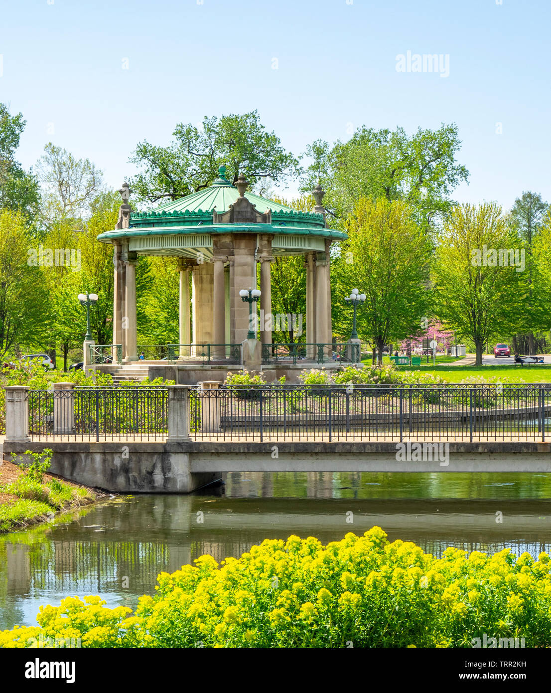 Nathan Frank Bandstand una rotonda su un isola nel mezzo di un lago di Forest Park St Louis nel Missouri negli Stati Uniti. Foto Stock