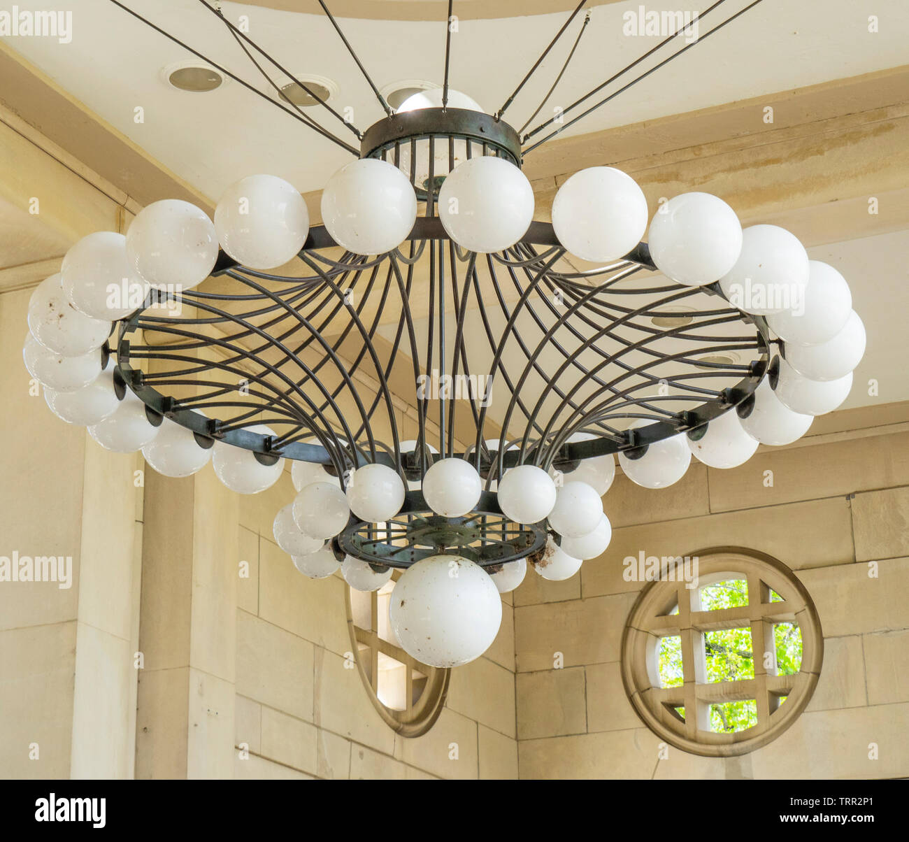 Luci di ornati lampadario nel foyer del Muny, St Louis Municipal Opera  teatro Forest Park Saint Louis nel Missouri negli Stati Uniti Foto stock -  Alamy