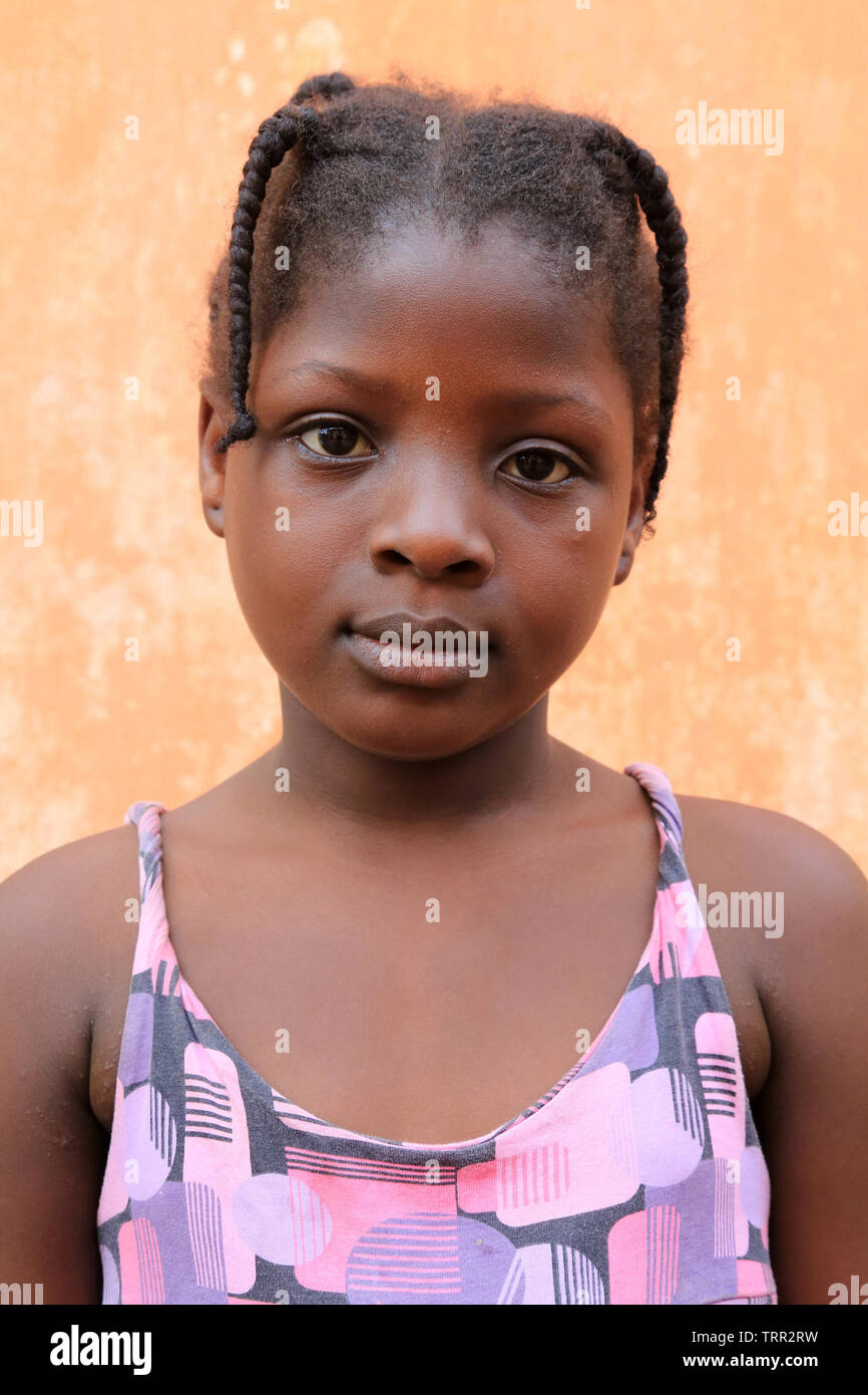 Ritratto d'une petite fille togolaise. La convenzione di Lomé. Il Togo. Afrique de l'Ouest. Foto Stock