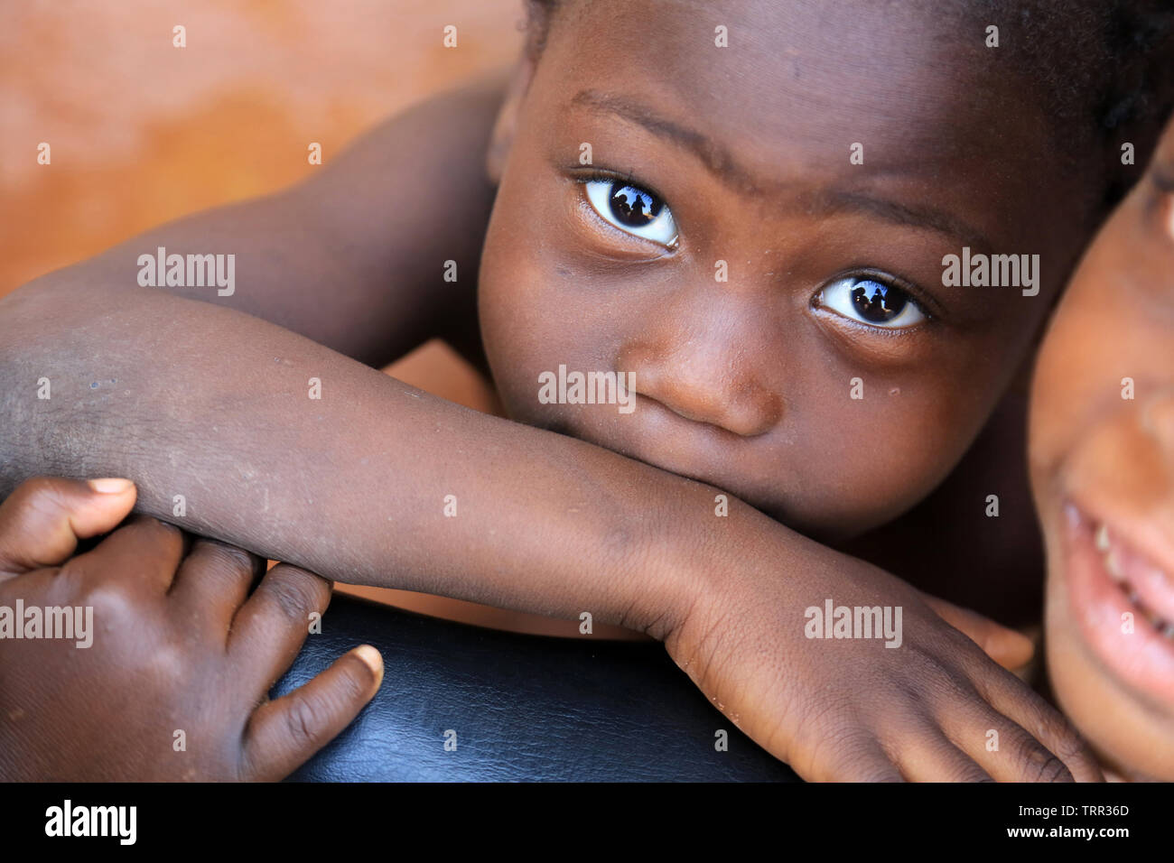 Ritratto d'onu enfant togolais. La convenzione di Lomé. Il Togo. Afrique de l'Ouest. Foto Stock