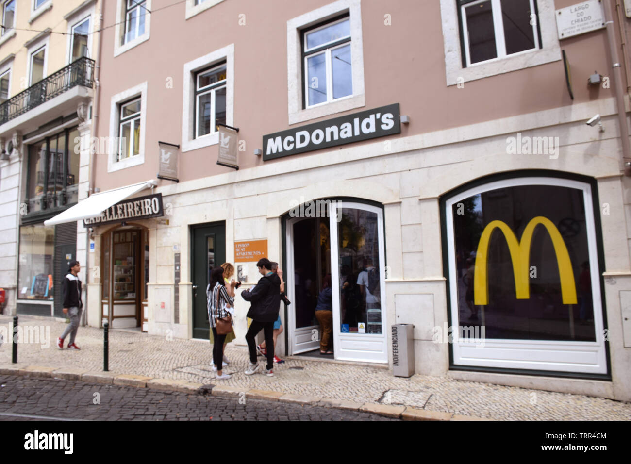 McDonalds, Chiado, Lisbona, Portogallo, Giugno 2019 Foto Stock