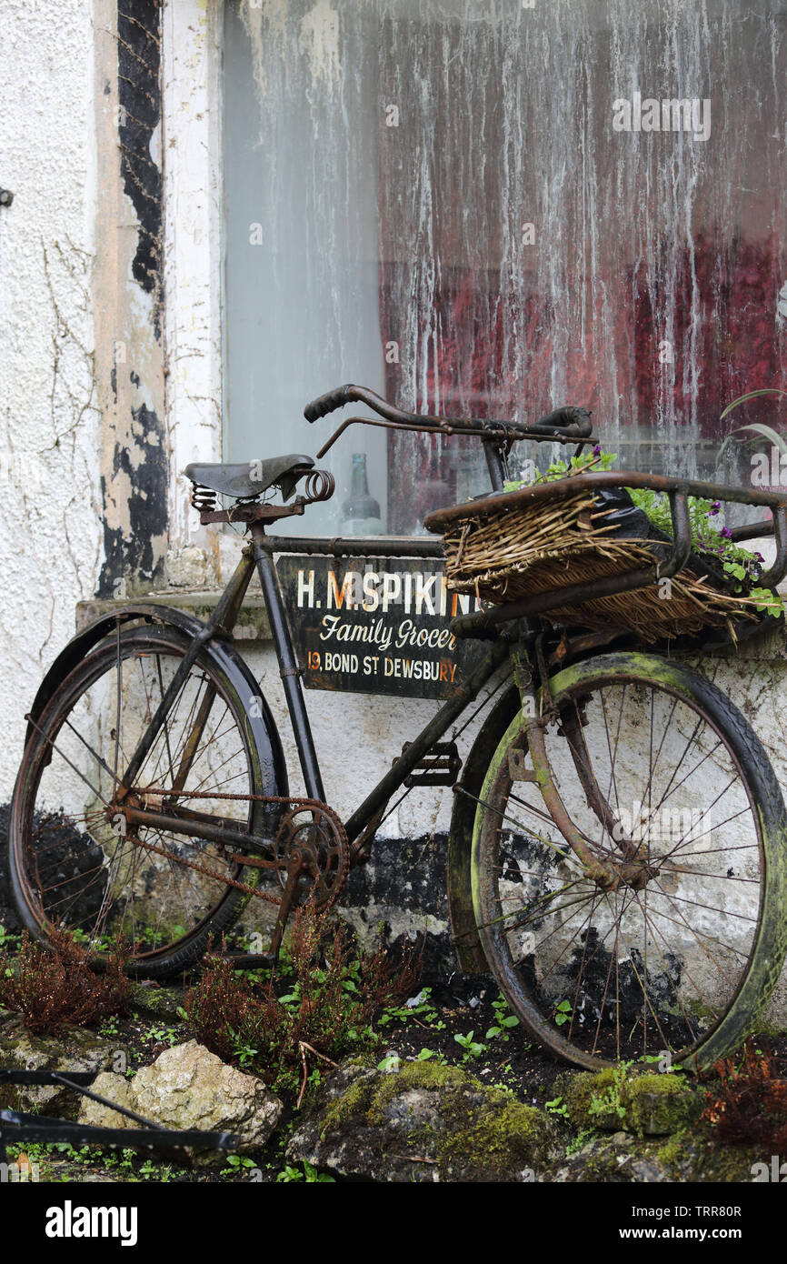 Vecchia bicicletta Foto Stock