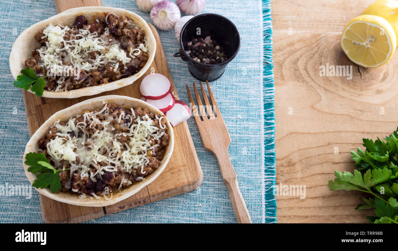 Farcite tortillas con fagioli rossi cibo messicano ricette Foto Stock