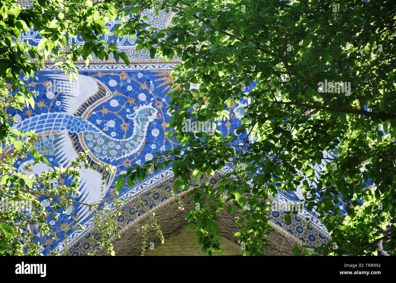 Simurgh a bukhara madrasa gate raffigurata sul blu di piastrelle a mosaico Foto Stock