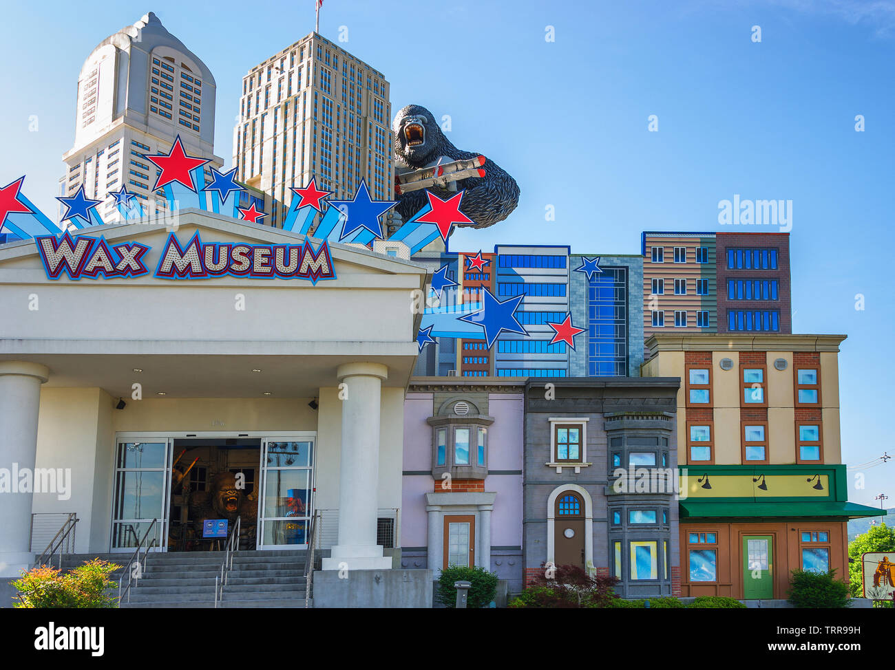 Pigeon Forge, Tennessee, Stati Uniti d'America - maggio 15,2019: Museo delle Cere di Hollywood è un'attrazione turistica forma l'esterno come King Kong tenendo un bi-piano si arrampica su un cielo Foto Stock