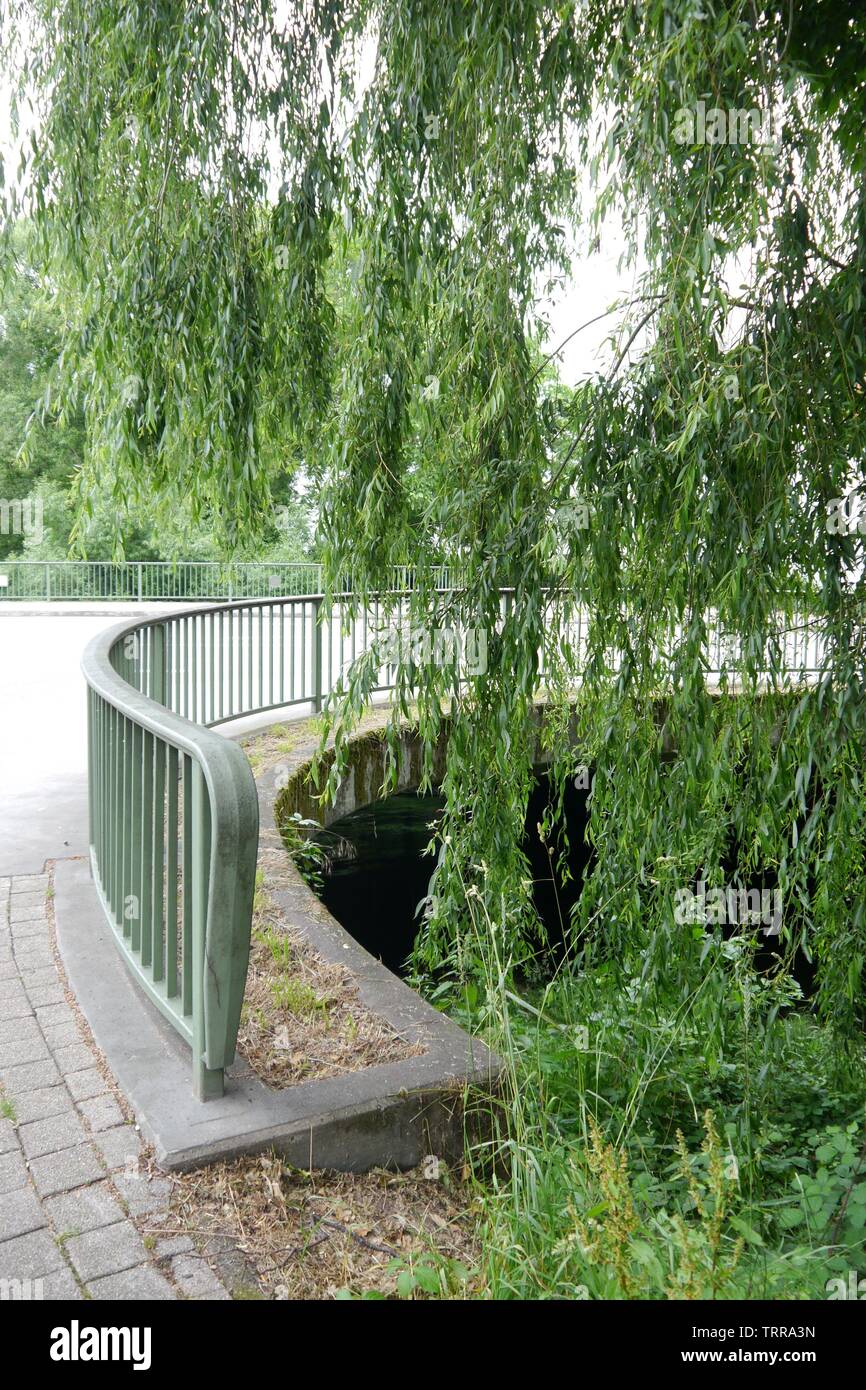 Bella posizione nel verde con un po' di fiume. Foto Stock