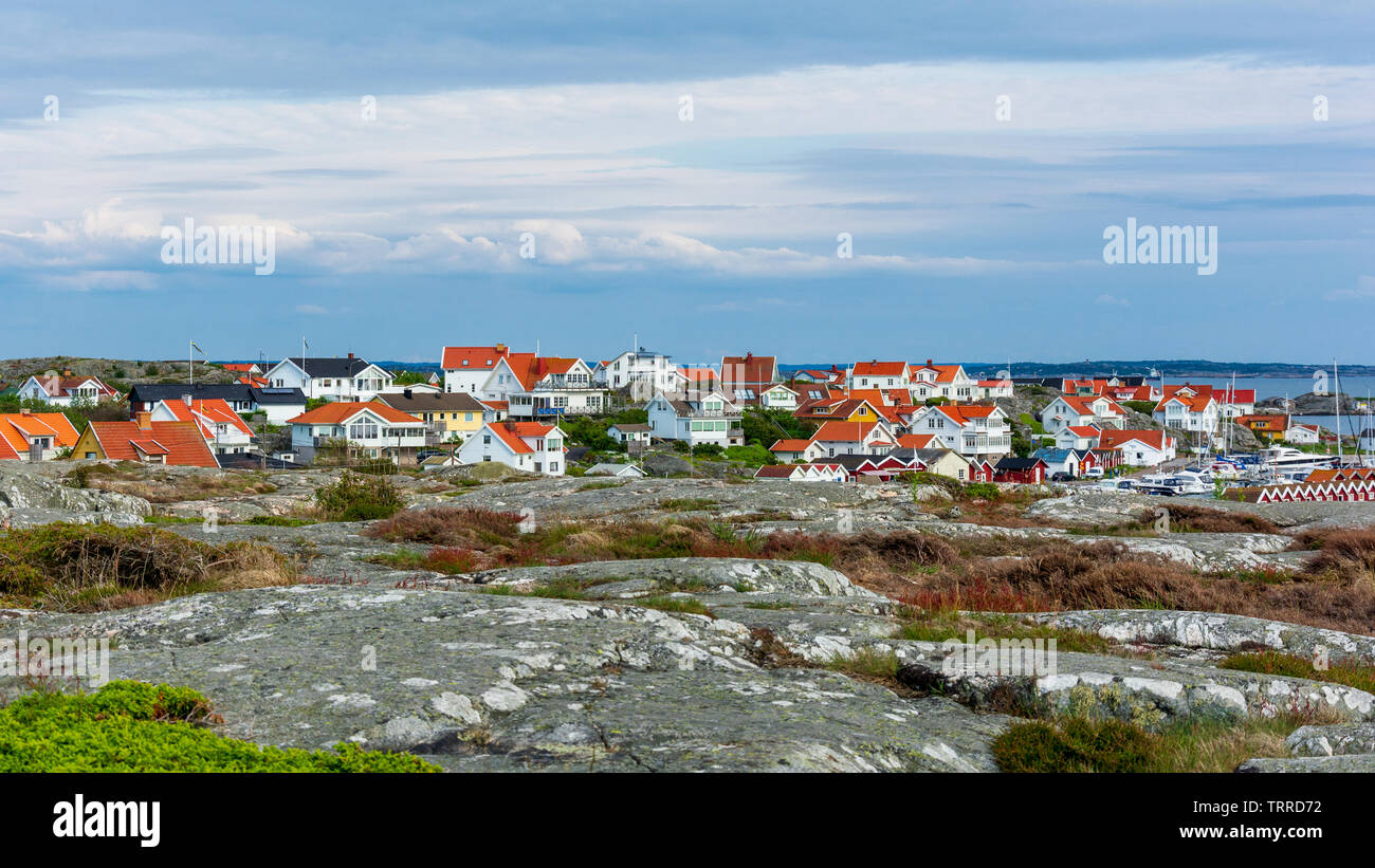 Case colorate sulla costa della splendida isola di foto, Göteborg, Svezia Foto Stock