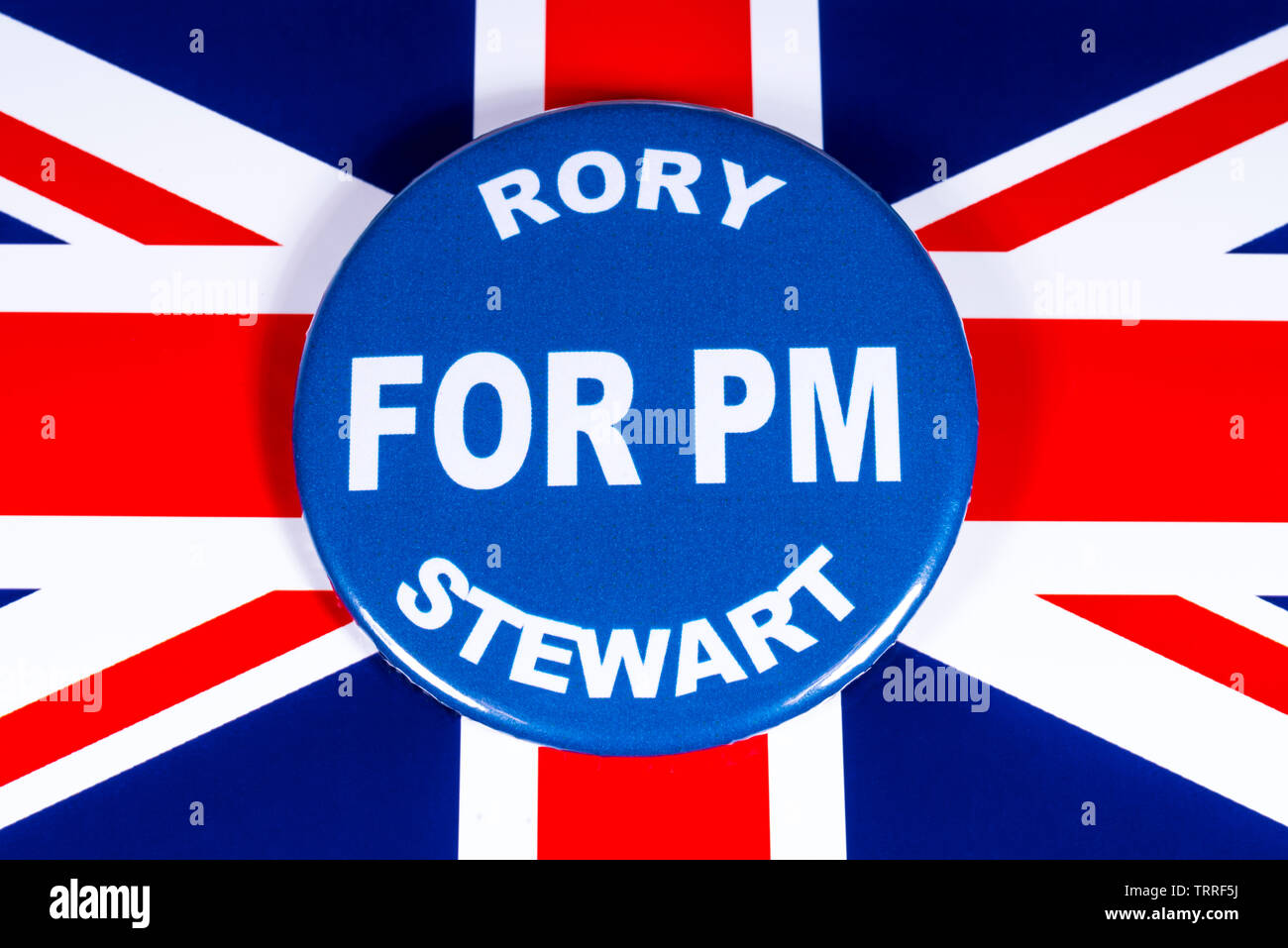 London, Regno Unito - 11 Giugno 2019: un badge con Rory Stewart per il primo ministro, nella foto sopra la bandiera del Regno Unito. Rory Stewart è uno dei contendenti al Foto Stock