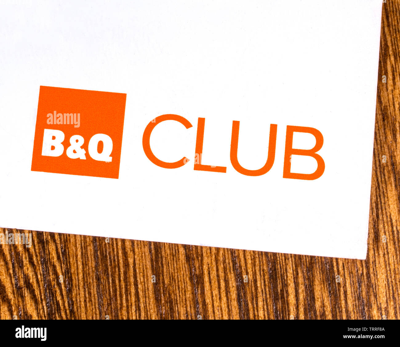 London, Regno Unito - 11 Giugno 2019: Cclose-up del B&Q Club il simbolo raffigurato su una carta fedeltà. B&Q plc è una multinazionale britannica DIY e miglioramento di casa Foto Stock