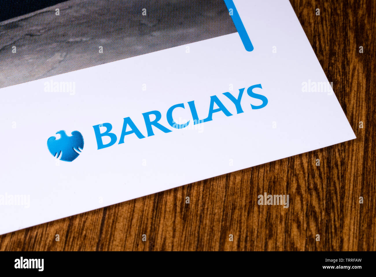 London, Regno Unito - 11 Giugno 2019: un close-up della Barclays Bank logo, raffigurato su un foglietto informativo. Foto Stock