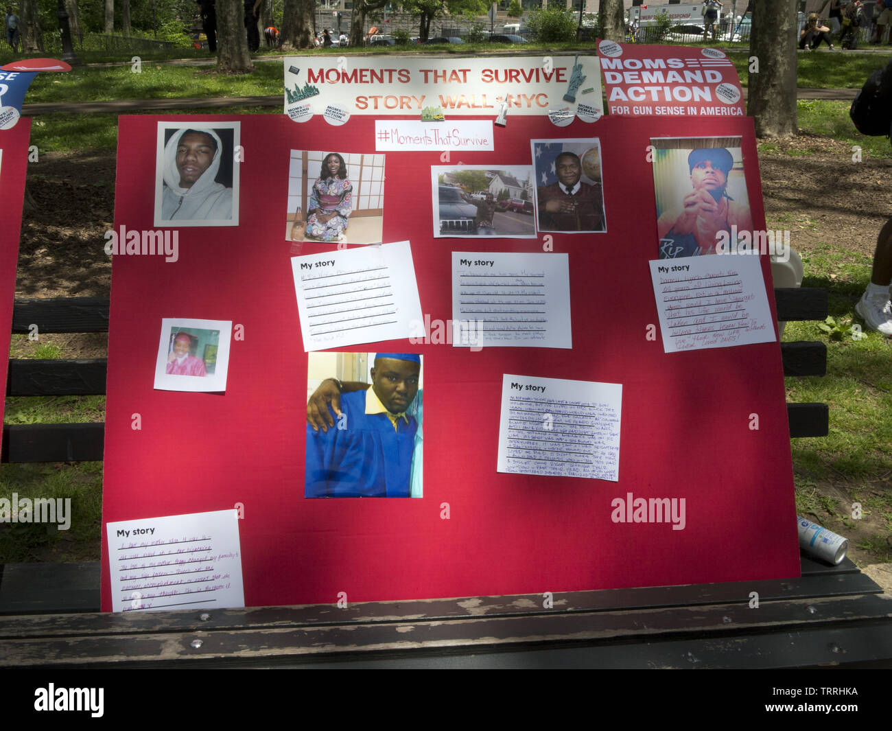 NYC Solidarietà a piedi con la pistola violenza sopravvissuti al Cadman Plaza a Brooklyn, NY, Giugno 8, 2019. Foto Stock