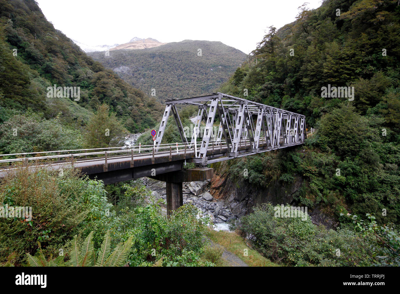 Porte di Haast, Nuova Zelanda - 5 Maggio 2019 - Il singolo-lane Porte di Haast Bridge sull'Isola Sud della Nuova Zelanda. Foto Stock