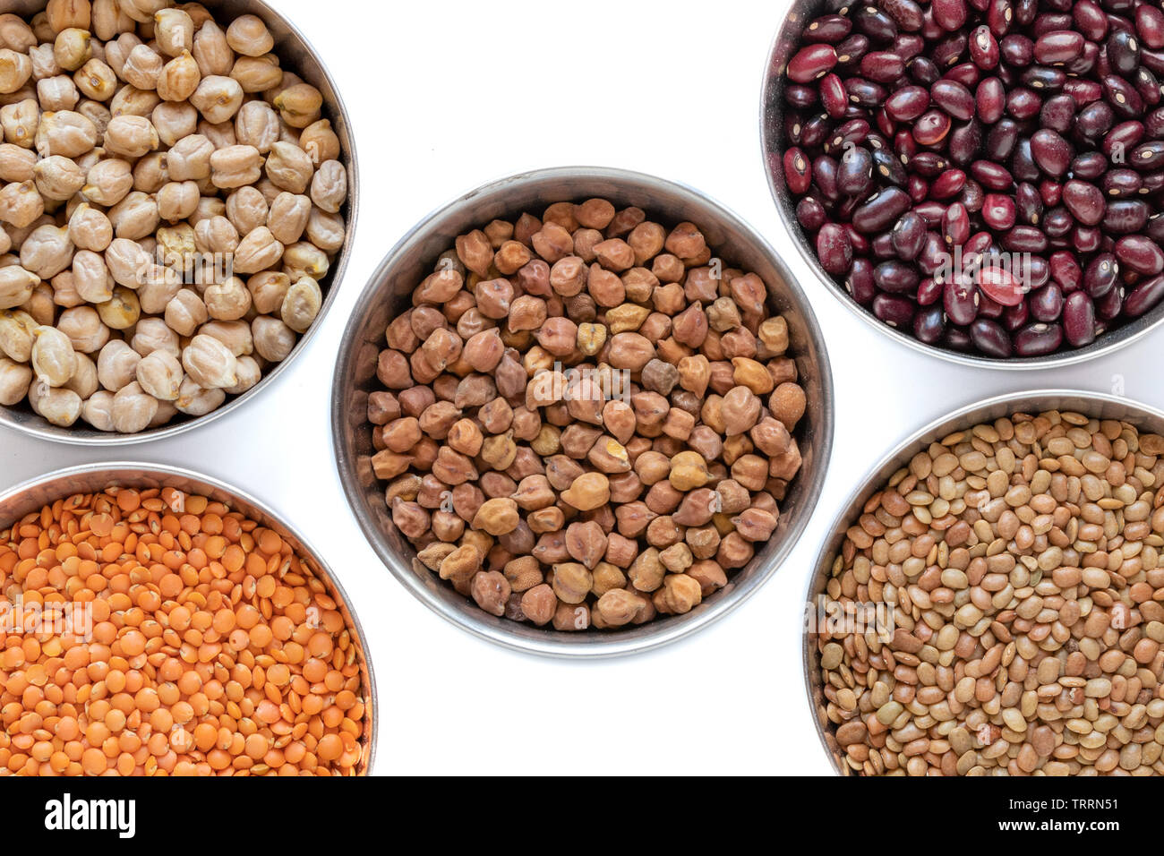 Cece (Channa) / di lenticchie rosse (masoor dal) / Spalato Cece (Split Channa) / Black gram / Nero lenticchia (Murad) / i ceci (Kabuli Channa)/Cavalli Foto Stock