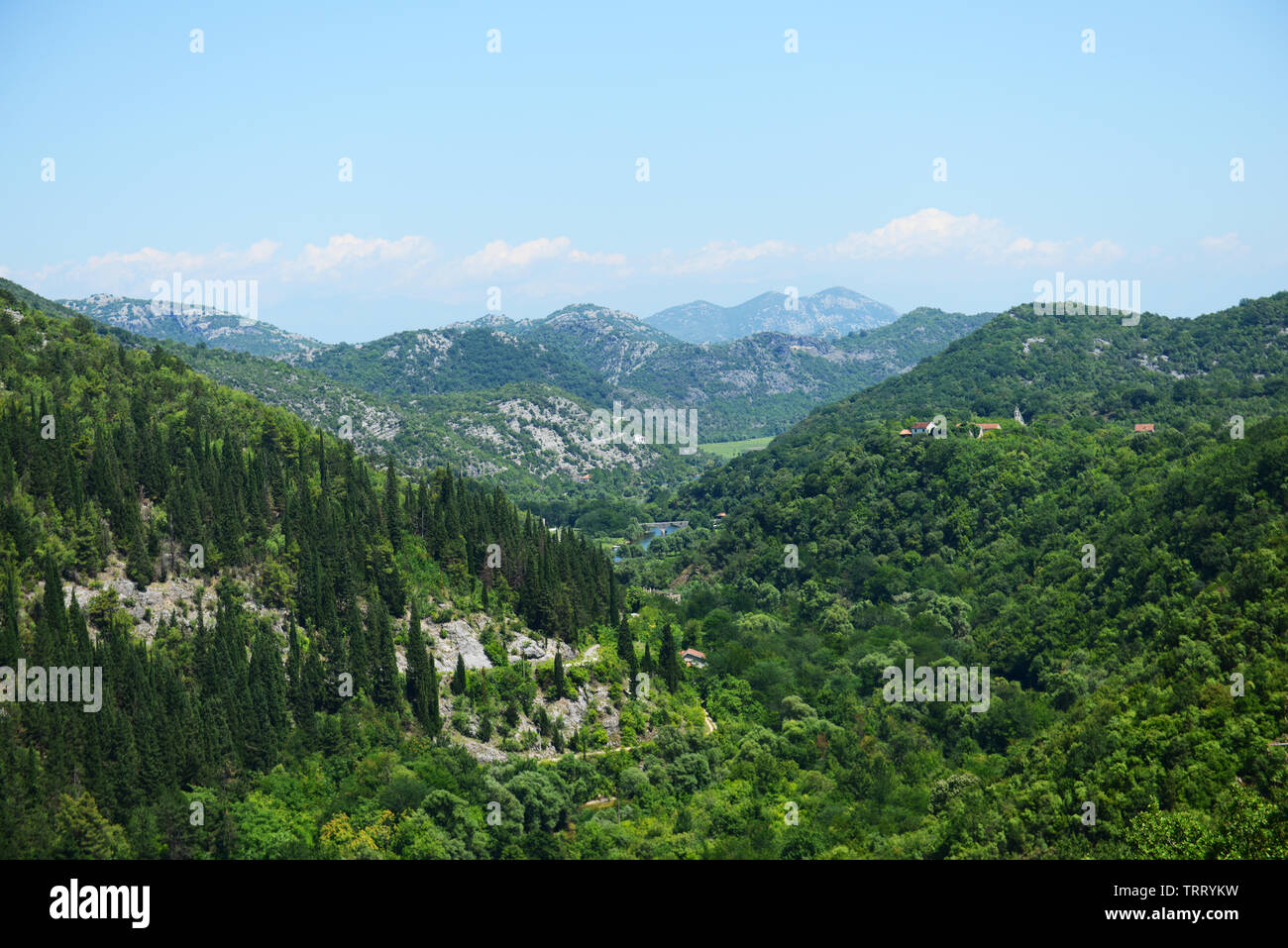 Splendidi paesaggi intorno a Rijeka Crnojevića in Montenegro. Foto Stock