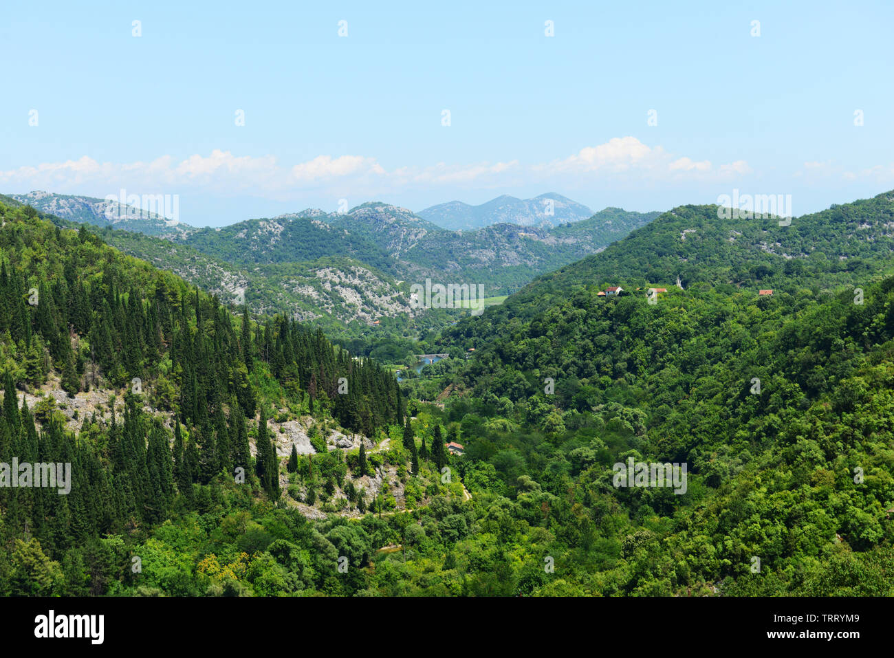 Splendidi paesaggi intorno a Rijeka Crnojevića in Montenegro. Foto Stock