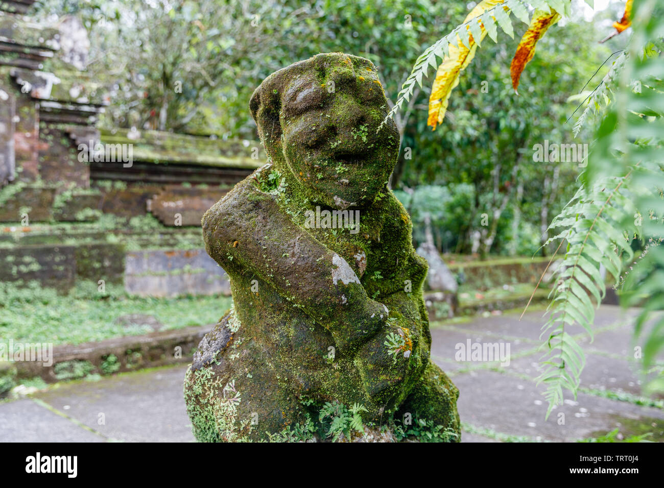 Custode statue in stile Balinese tempio indù Pura Luhur Batukaru, Tabanan, Bali, Indonesia. Foto Stock