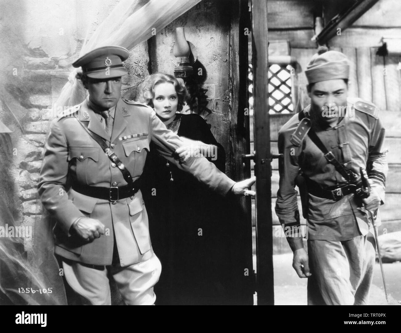 MARLENE DIETRICH e CLIVE BROOK in Shanghai Express 1932 Direttore Josef von Sternberg Paramount Pictures Foto Stock