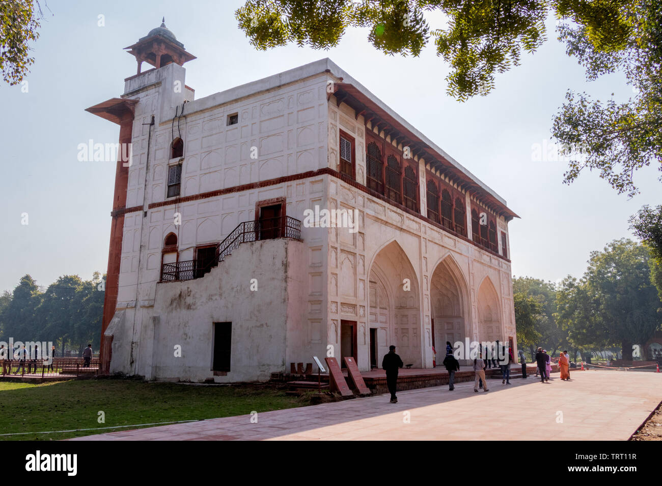 New Delhi, India - Febbraio 2019. Il complesso del Forte Rosso, un Mughal fortezza storica si trova nella capitale dell'India, è un sito Patrimonio Mondiale dell'UNESCO. Foto Stock