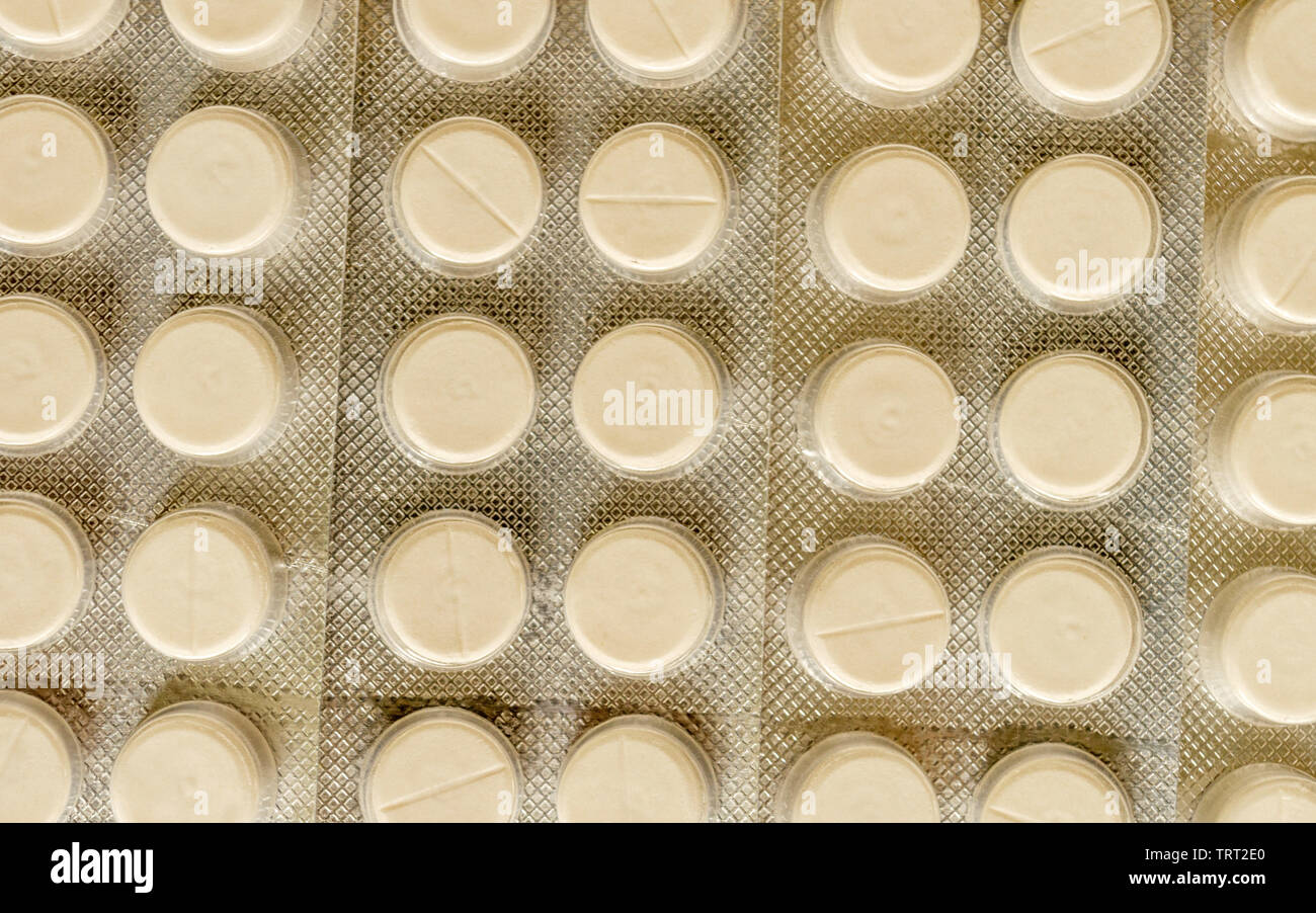 Primo piano superficie di capsule di farmaceutici di farmaci antibiotici anti-batteri compresse pillole medicinali. Tema farmacia. Concetto di salute prendendo Foto Stock