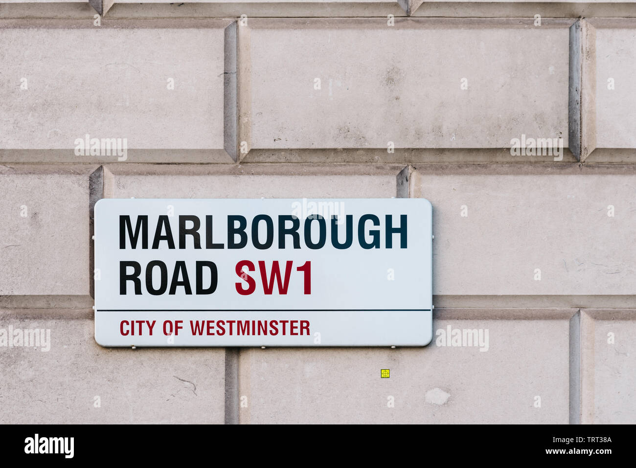 Marlborough Road street nome sign sul muro di pietra nella città di Westminster a Londra Foto Stock