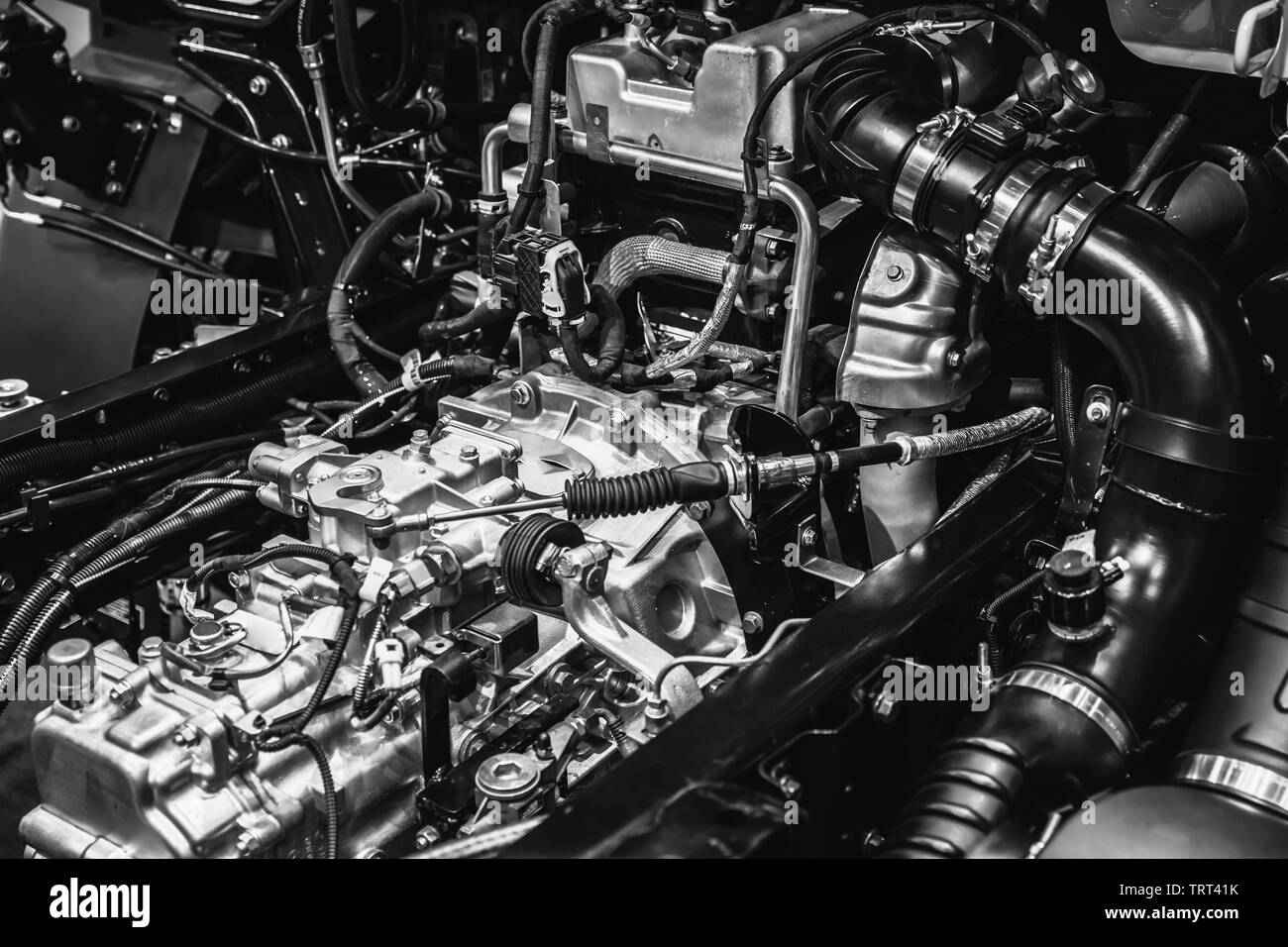 Primo piano interno del cambio nel vano motore del carrello in bianco e nero il tono vintage Foto Stock