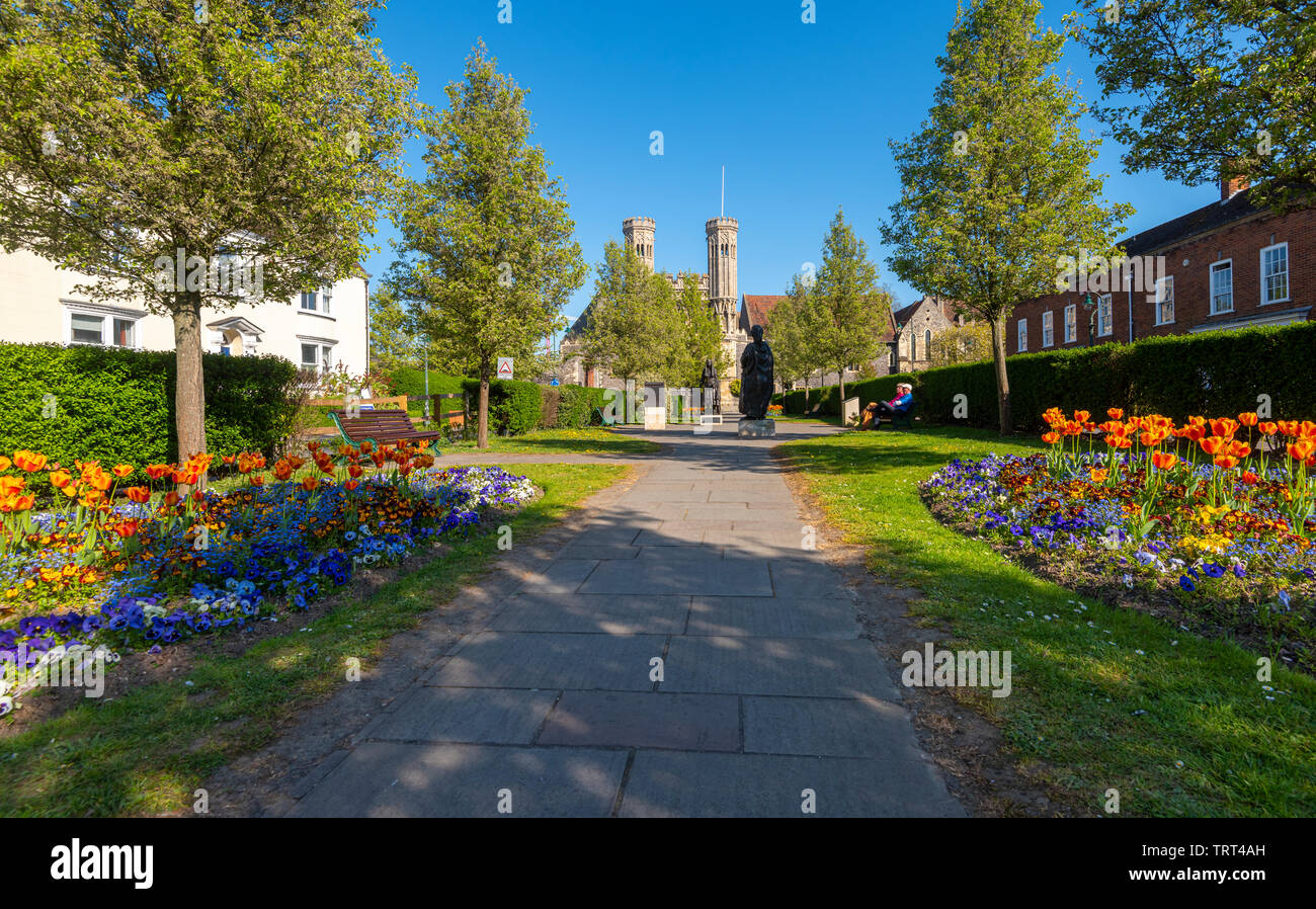 Signora Wooton's Green in Canterbury; un giardino pubblico in fiore vicino alla Cattedrale di Canterbury. Foto Stock