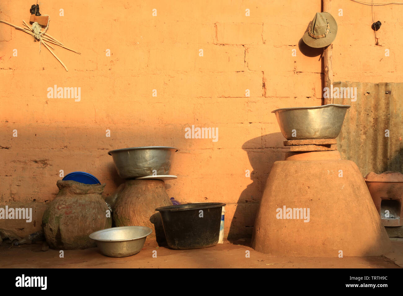 Ustensiles de cuisine. La convenzione di Lomé. Il Togo. Afrique de l'Ouest. Foto Stock