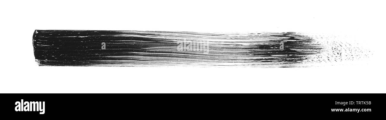 La texture di nero schiacciato eyeliner o vernice a base acrilica nera isolati su sfondo bianco Foto Stock