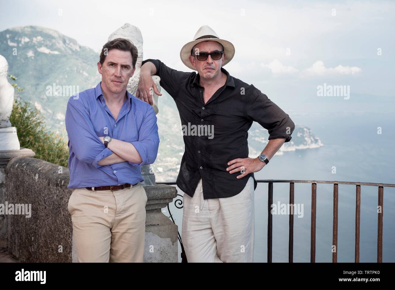 STEVE COOGAN e ROB BRYDON nel viaggio in Italia (2014). Copyright: solo uso editoriale. No merchandising o copertine di libri. Questa è una distribuita pubblicamente handout. I diritti di accesso soltanto, senza licenza di copyright fornite. Solo per essere riprodotto in concomitanza con la promozione di questo film. Credito: BBC / Album Foto Stock